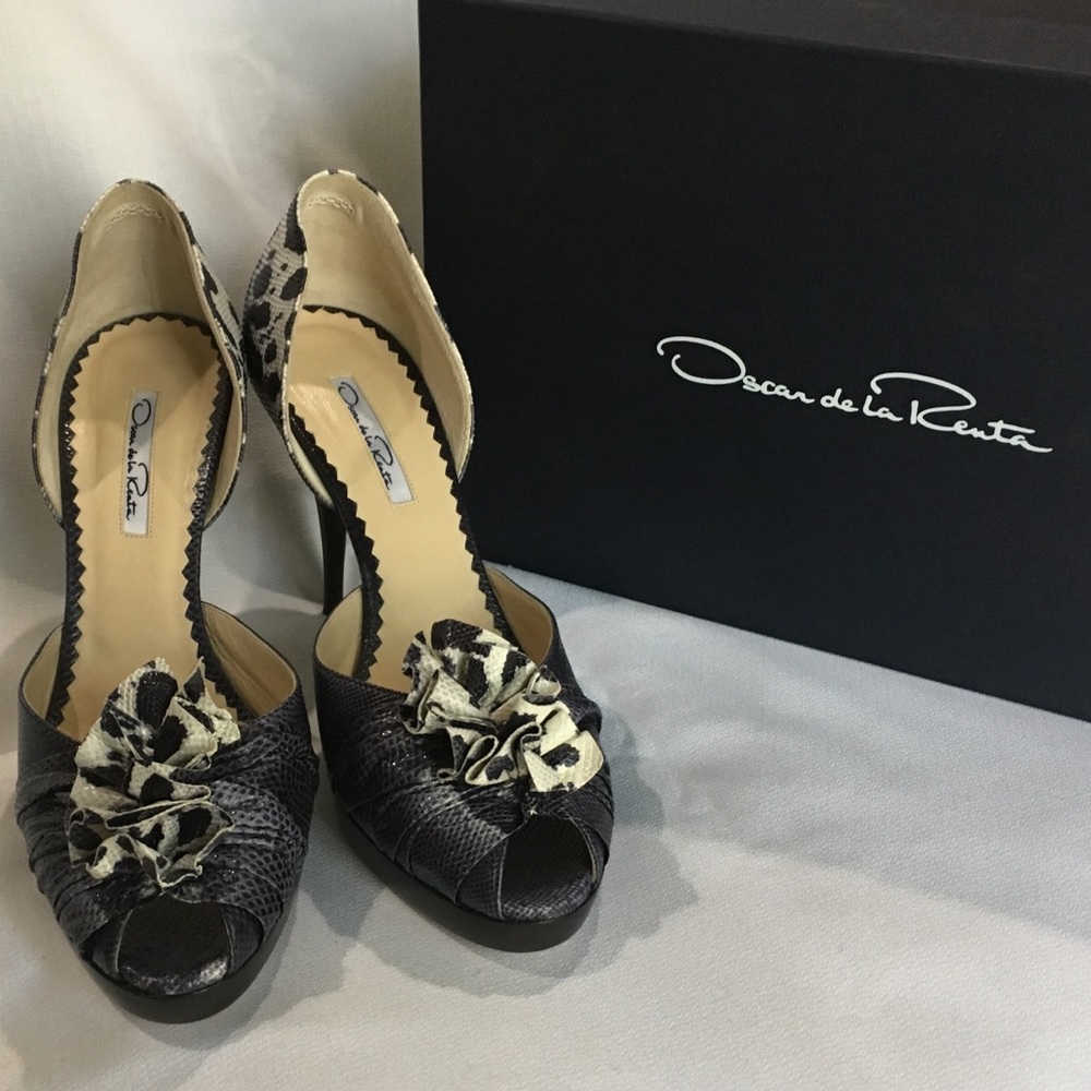 Oscar de la renta peep toe dorsay